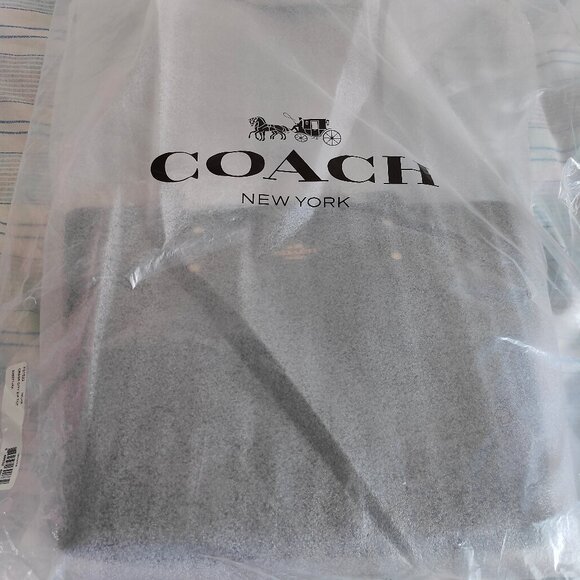 Brand new coach leather zip tote - Picture 2 of 7